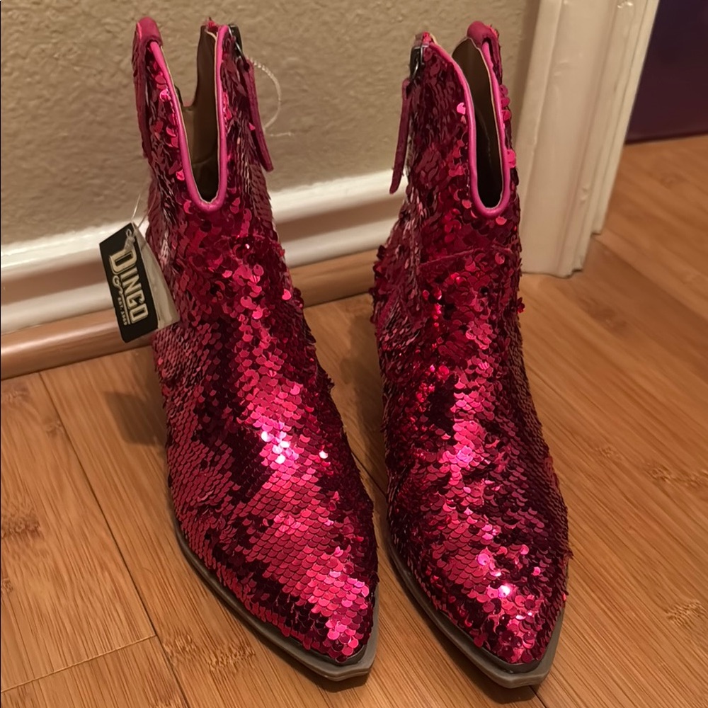 NWT Dingo 6.5 Pink Ankle Booties with Glitter Finish
